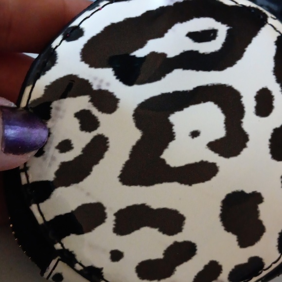 Betsey Johnson Quilted Patton Crossbody w Detachable Coin Purse - Picture 9 of 11